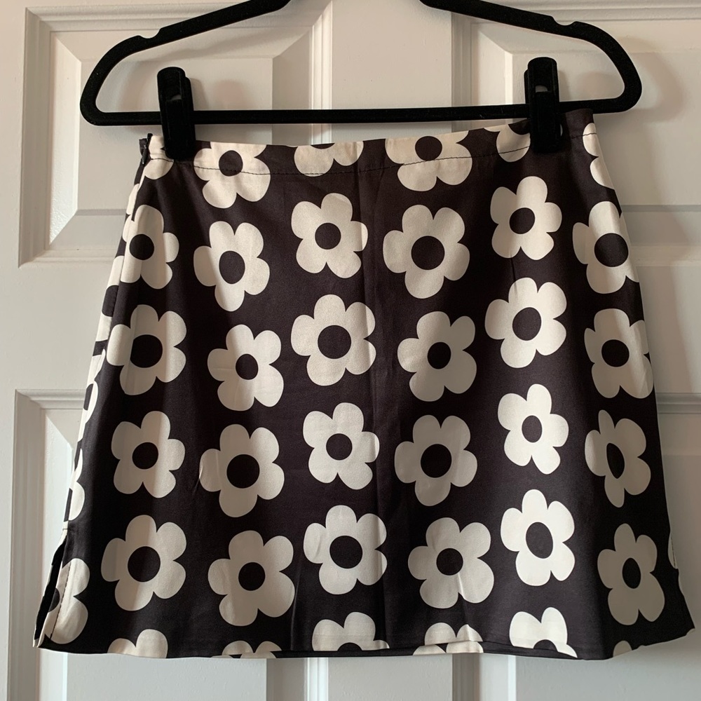 Flower Mini Skirt - Picture 5 of 6